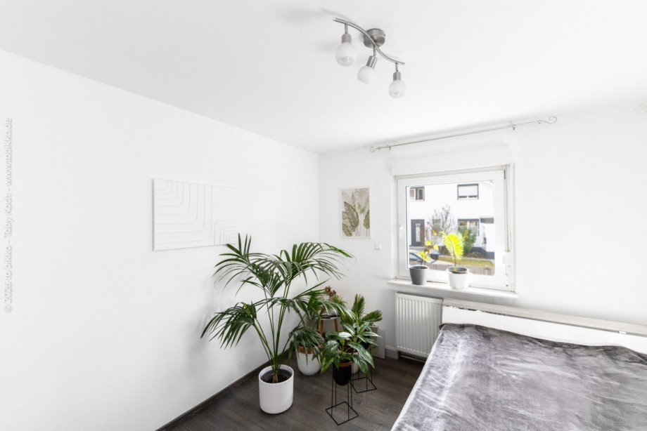 Hinterhaus - Wohnung EG Schlafzimmer Mehrfamilienhaus Dreieich