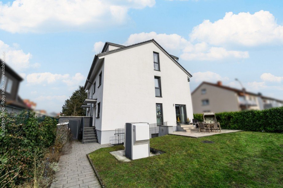 S�d- Westansicht mit Garten Doppelhaush�lfte Neu-Isenburg