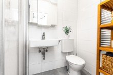 Badezimmer EG links Mehrfamilienhaus mit 4 Einheiten - Altbauflair trifft Renditepotenzial in Neu-Isenburg