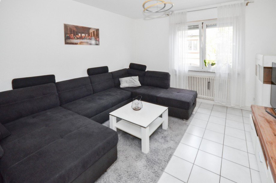 Wohnzimmer 2. OG Mehrfamilienhaus Neu-Isenburg