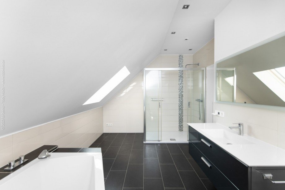 Badezimmer - SB Maisonettewohnung Neu-Isenburg