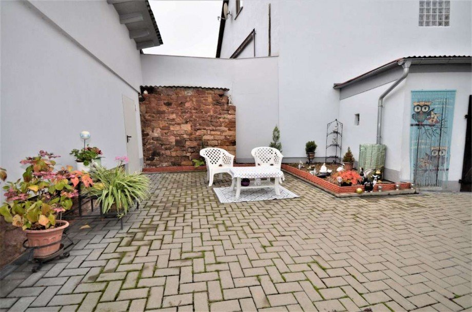 Hofanlage mit Sitzgelegenheit Einfamilienhaus Hofstetten