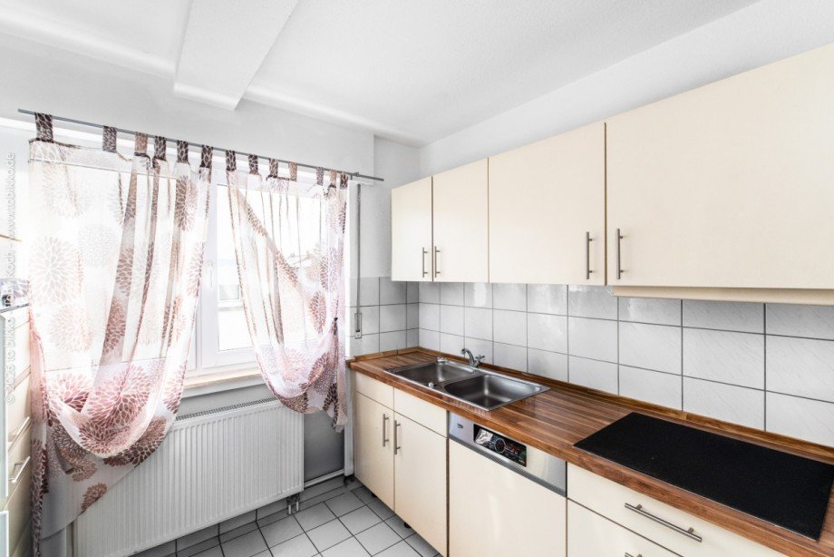 Vorderhaus - Wohnung 1.OG K�che Mehrfamilienhaus Dreieich