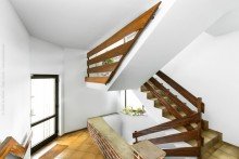 Eingangsbereich / Treppenhaus Neu-Isenburg: Mehrgenerationenhaus mit drei Mieteinheiten und attraktivem Baufeld mit Bauvorbescheid
