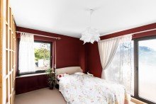 Schlafzimmer DG Neu-Isenburg: Mehrgenerationenhaus mit drei Mieteinheiten und attraktivem Baufeld mit Bauvorbescheid