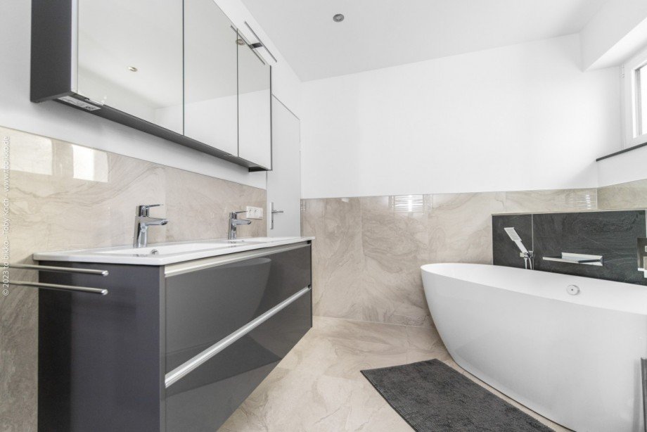 Badezimmer OG Einfamilienhaus Neu-Isenburg