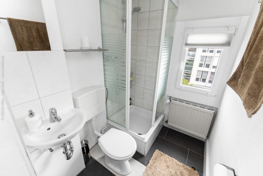 Badezimmer DG Mehrfamilienhaus Neu-Isenburg