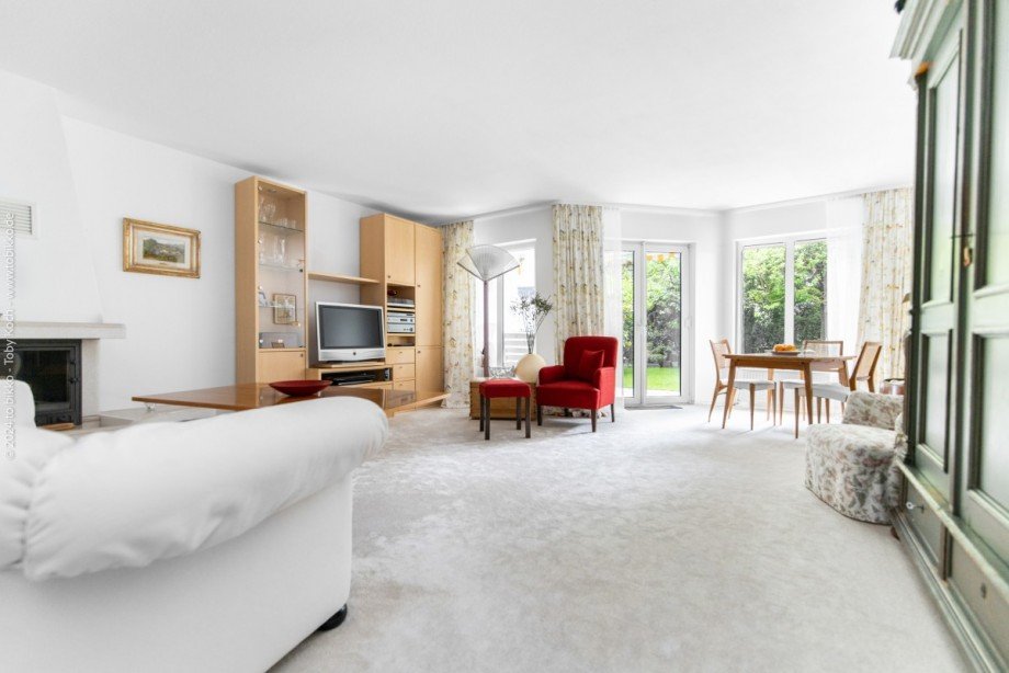 Wohnzimmer mit Zugang zur Terrasse Reihenhaus Neu-Isenburg
