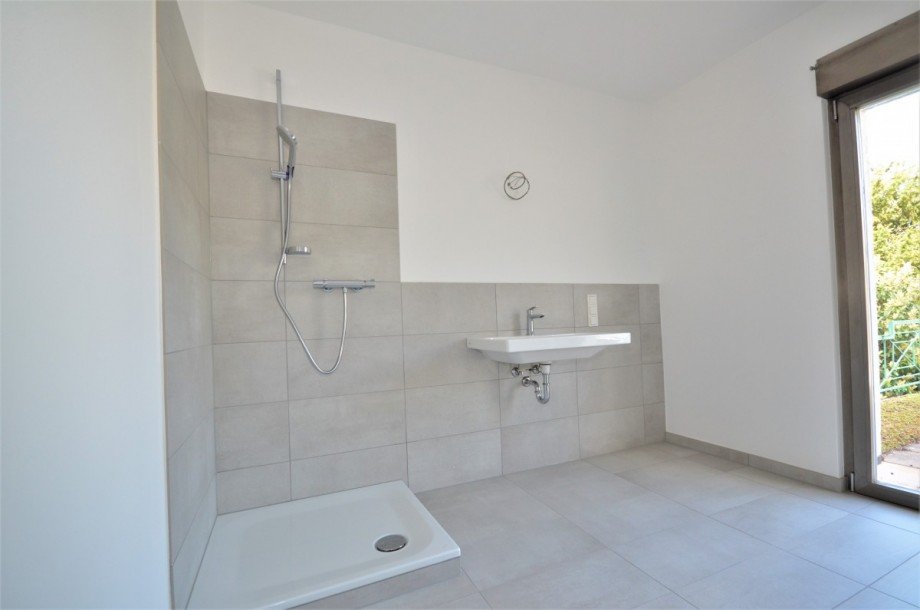 Badezimmer OG Einfamilienhaus Neu-Isenburg