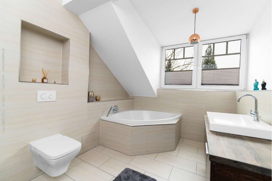 Badezimmer OG - Vorderhaus Einfamilienhaus Neu-Isenburg