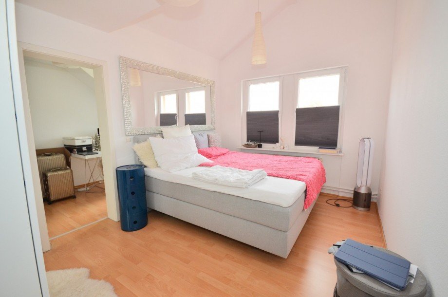 Wohnzimmer (Schlafzimmer) Dachgeschosswohnung Neu-Isenburg