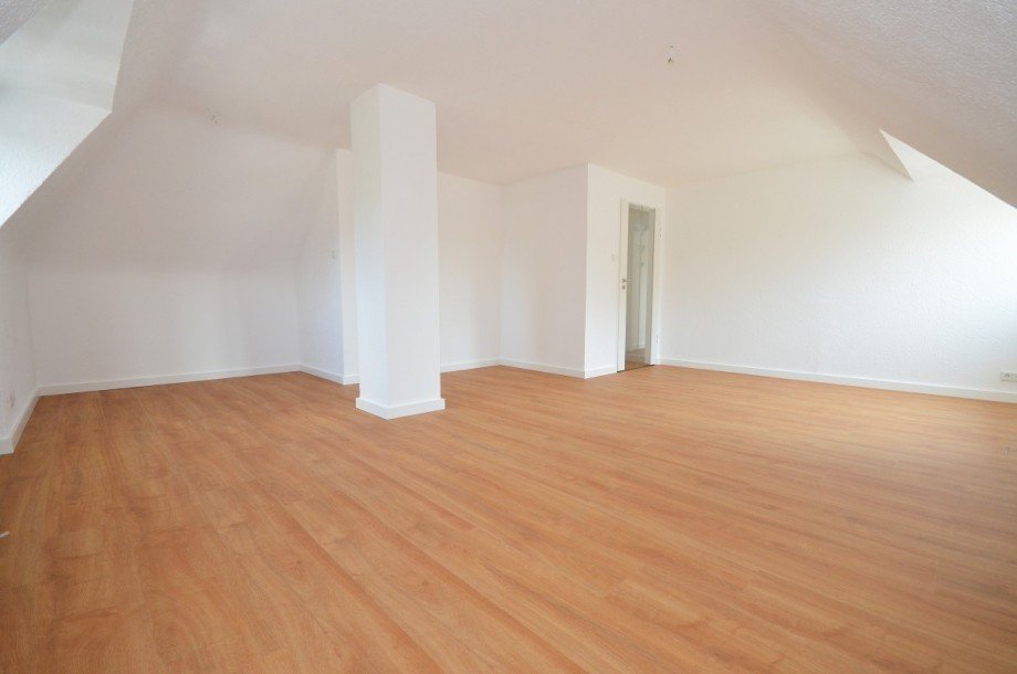 Wohn- und Esszimmer Dachgeschosswohnung Neu-Isenburg