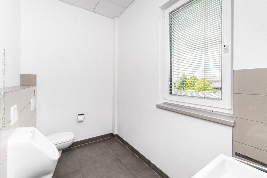 WC Halle / Lager / Produktion Seligenstadt