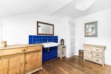 Badezimmer Mehrfamilienhaus mit 4 Einheiten - Altbauflair trifft Renditepotenzial in Neu-Isenburg