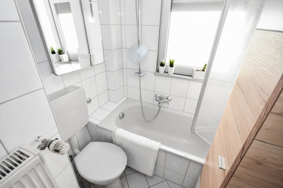 Badezimmer DG Mehrfamilienhaus Neu-Isenburg