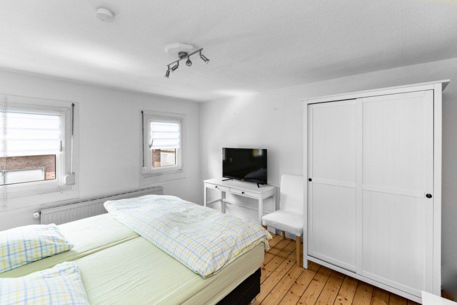 Schlafzimmer 1. OG Mehrfamilienhaus Neu-Isenburg
