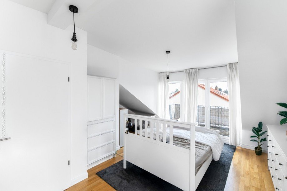 Schlafzimmer Dachgschoss Doppelhaush�lfte Neu-Isenburg