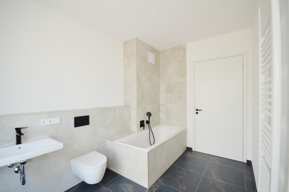 Badezimmer mit Badewanne Etagenwohnung Frankfurt am Main