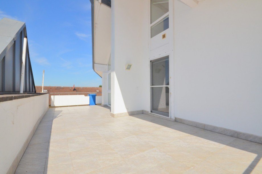 Dachterrasse S�dseite Maisonettewohnung Neu-Isenburg
