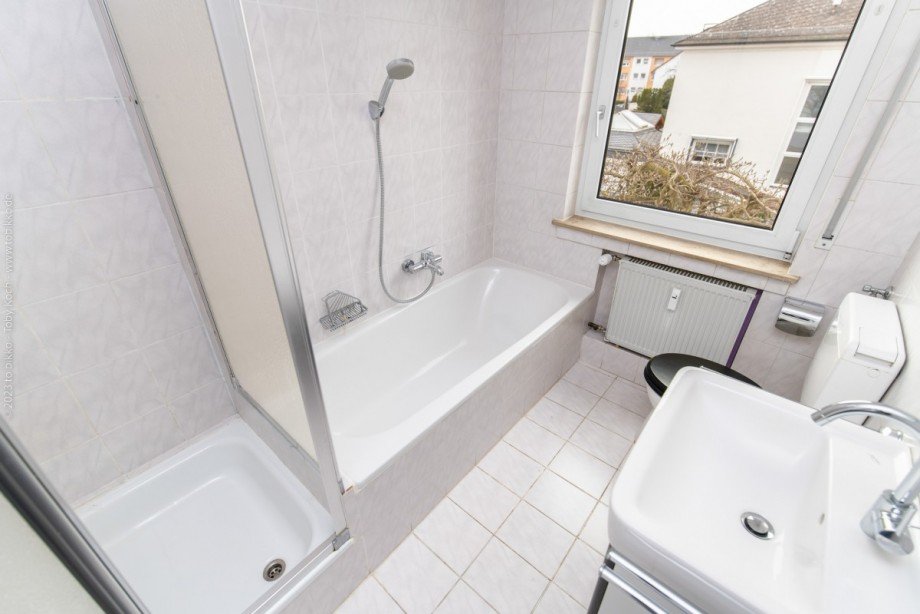 Badezimmer OG Mehrfamilienhaus Neu-Isenburg