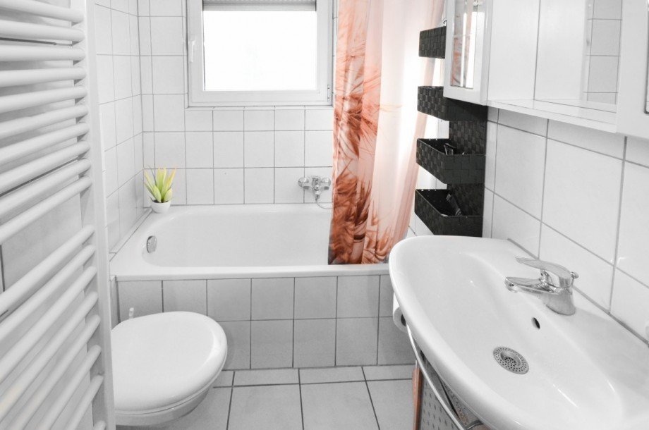 Badezimmer 2. OG Mehrfamilienhaus Neu-Isenburg