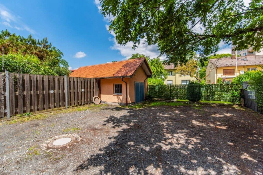 Stellpl�tze und Garage Mehrfamilienhaus Oberursel (Taunus)