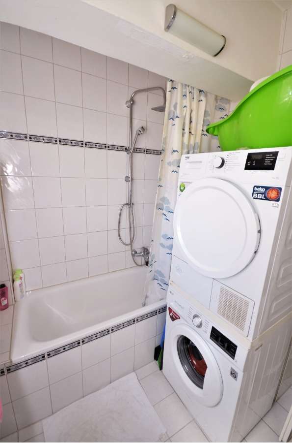 Badezimmer 2. OG Zweifamilienhaus Neu-Isenburg