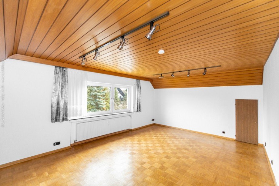 Wohn- und Esszimmer DG Mehrfamilienhaus Neu-Isenburg