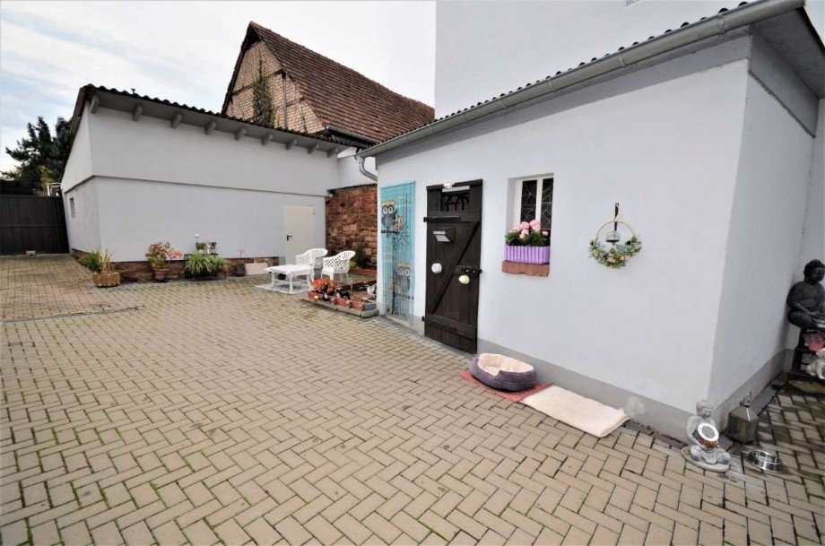 Hofanlage mit Abstellr�umen Einfamilienhaus Hofstetten