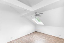 Schlafzimmer - DG Neu-Isenburg: Gewerbegrundst�ck mit Werkshalle, Wohnhaus und Garagen sowie attraktiven Bauoptionen