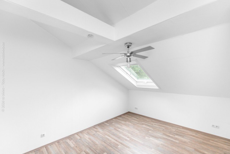 Schlafzimmer - DG Gewerbegrundst�ck Neu-Isenburg