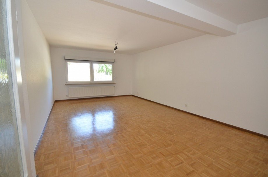 Wohnzimmer (OG) Mehrfamilienhaus Neu-Isenburg