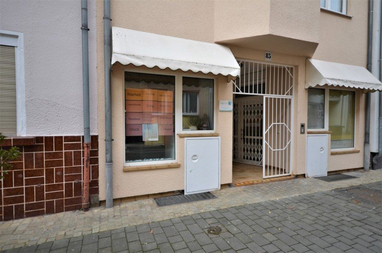 Schaufensterfront Fu�g�ngerzone Neu-Isenburg Ladenlokal Gem�tliche Praxis- / Ladenfl�che mit Terrasse und Garten in Neu-Isenburg