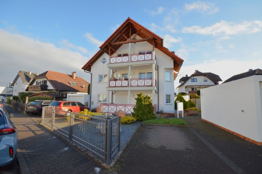 Stra�enansicht Souterrainwohnung Rodgau