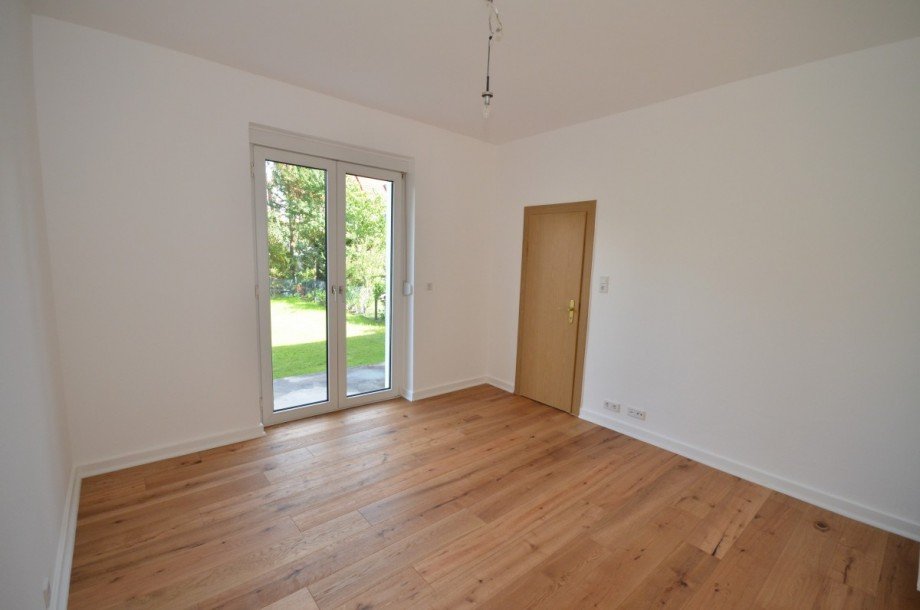 Esszimmer mit Terrassenzugang - EG Doppelhaush�lfte Neu-Isenburg