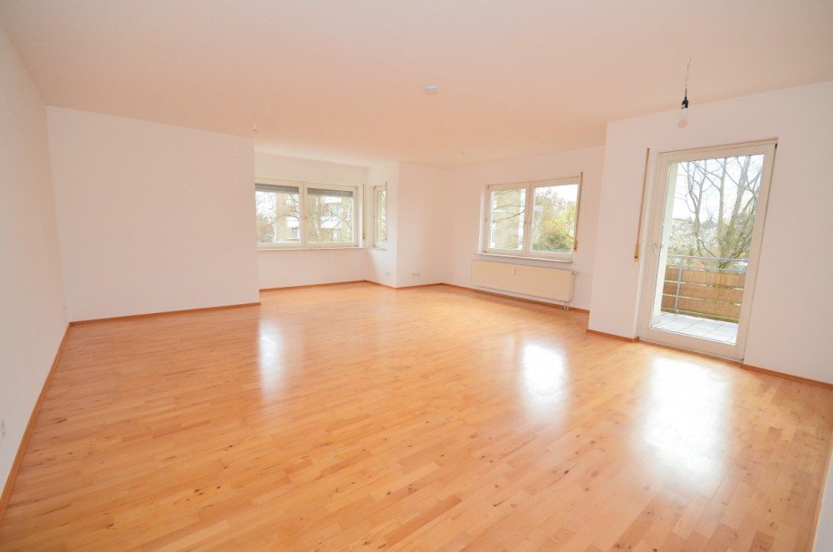 Wohn- und Esszimmer Etagenwohnung Neu-Isenburg