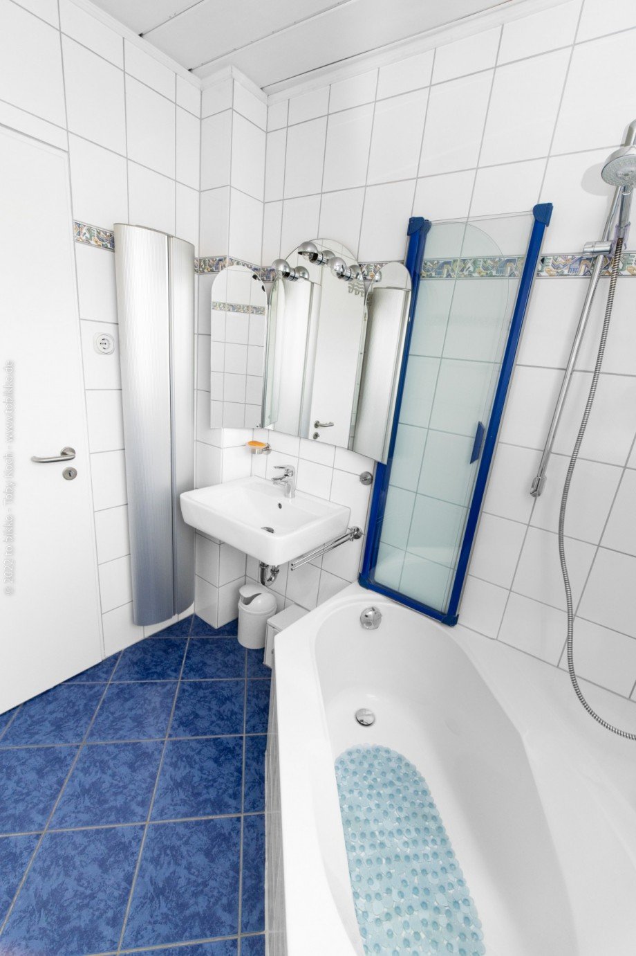 Badezimmer OG mit Badewanne Reihenmittelhaus Dreieich