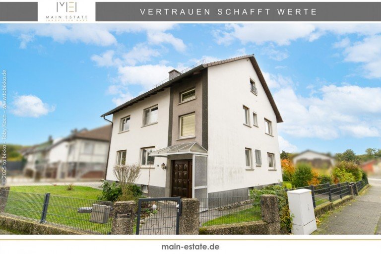 Titelbild Florstadt Zweifamilienhaus Freistehendes Zweifamilienhaus mit ausgebautem Dachgeschoss und gro�z�gigem Garten