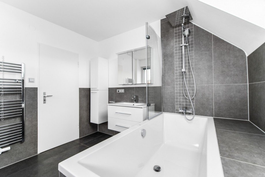 Badezimmer DG Einfamilienhaus Neu-Isenburg