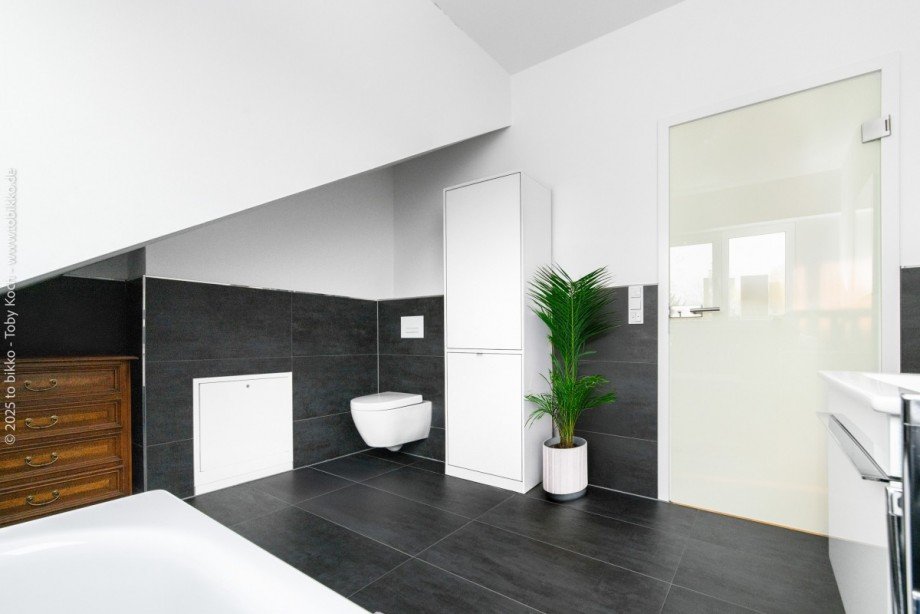 Badezimmer Dachgeschoss Doppelhaush�lfte Neu-Isenburg