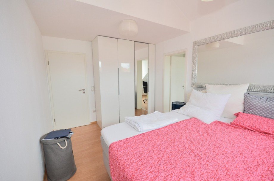 Wohnzimmer (Schlafzimmer) Dachgeschosswohnung Neu-Isenburg