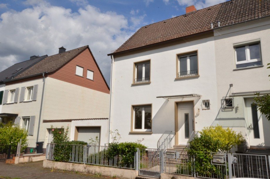Stra�enansicht Doppelhaush�lfte Neu-Isenburg