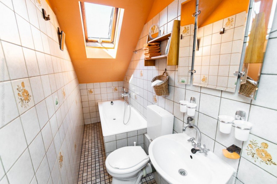 Badezimmer DG Mehrfamilienhaus Neu-Isenburg