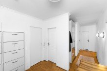 Flur Attraktive Lage - Gepflegte 3,5-Zimmer-Wohnung mit Tiefgaragenstellplatz in Neu-Isenburg