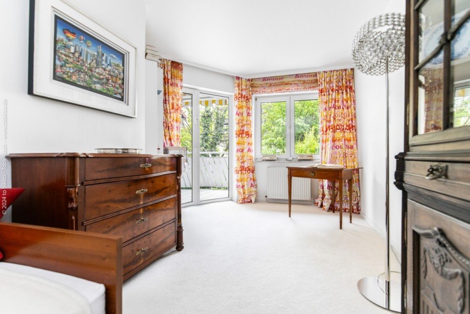 Kinderzimmer 1 mit Zugang zum Balkon Reihenhaus Neu-Isenburg