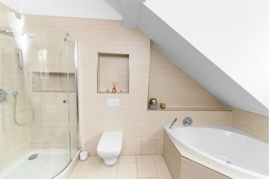 Badezimmer OG - Vorderhaus Einfamilienhaus Neu-Isenburg