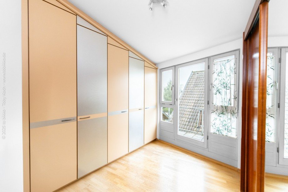 Ankleidezimmer - DG Einfamilienhaus Neu-Isenburg