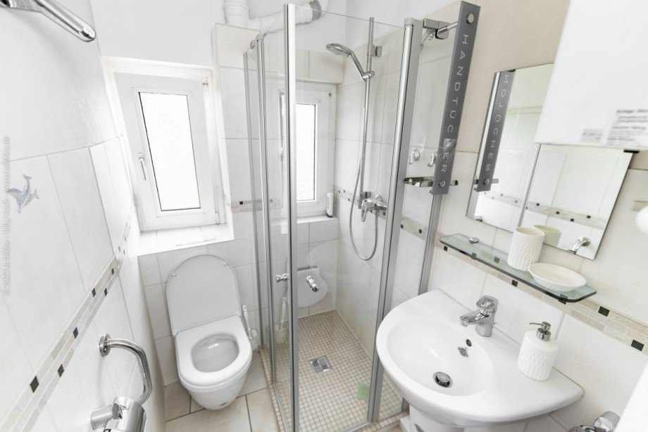 Badezimmer 1. OG Mehrfamilienhaus Neu-Isenburg