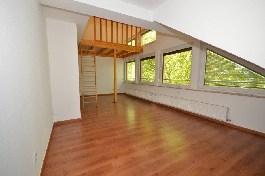 Schlafzimmer mit Hochbett (DG) Mehrfamilienhaus Neu-Isenburg