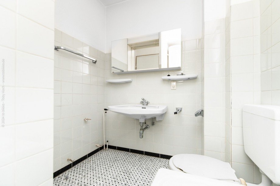 Badezimmer OG Zweifamilienhaus Neu-Isenburg